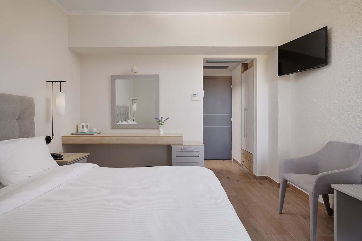 accommodation double bed room livadi nafsika hotel