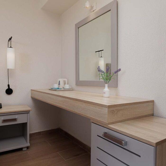 accommodation nafsika room mirror desk