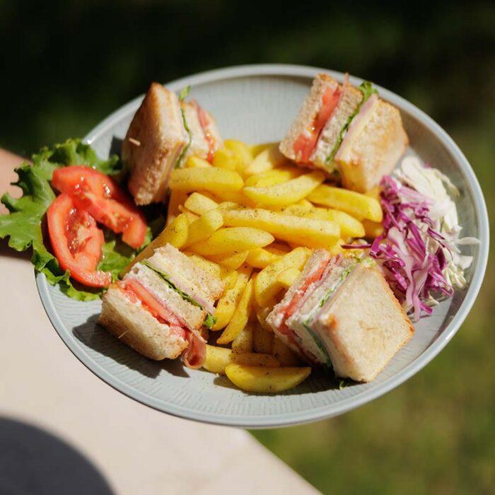 gallery dine club sandwich