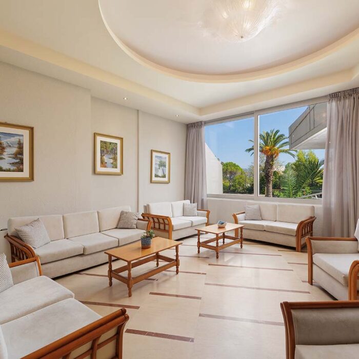 gallery facilities waiting room